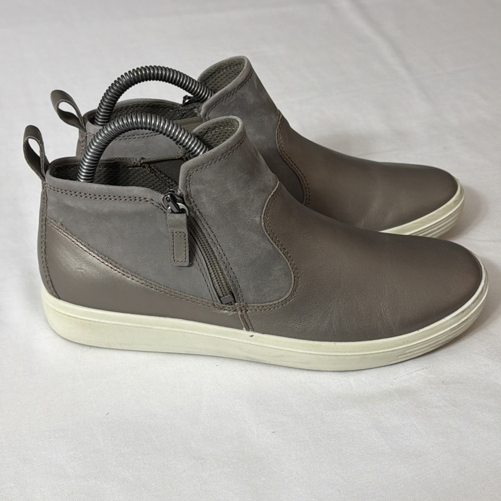 Ecco Women's Soft Zip Bootie 2.0 Sneaker Nubuck Grey Size 39 US 8 Shoes Clean A+